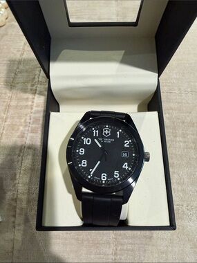 Swiss army victronix watch new in box with black rubber band
